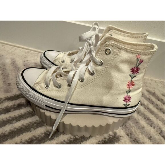 Converse Girls Chuck Taylor Floral Embroidered High Top Sneakers Tan Pink Size 4 - Picture 1 of 12